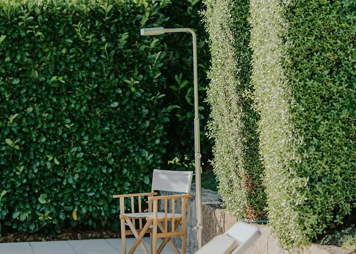 Jeronimos Garden & Pool 게스트하우스 *